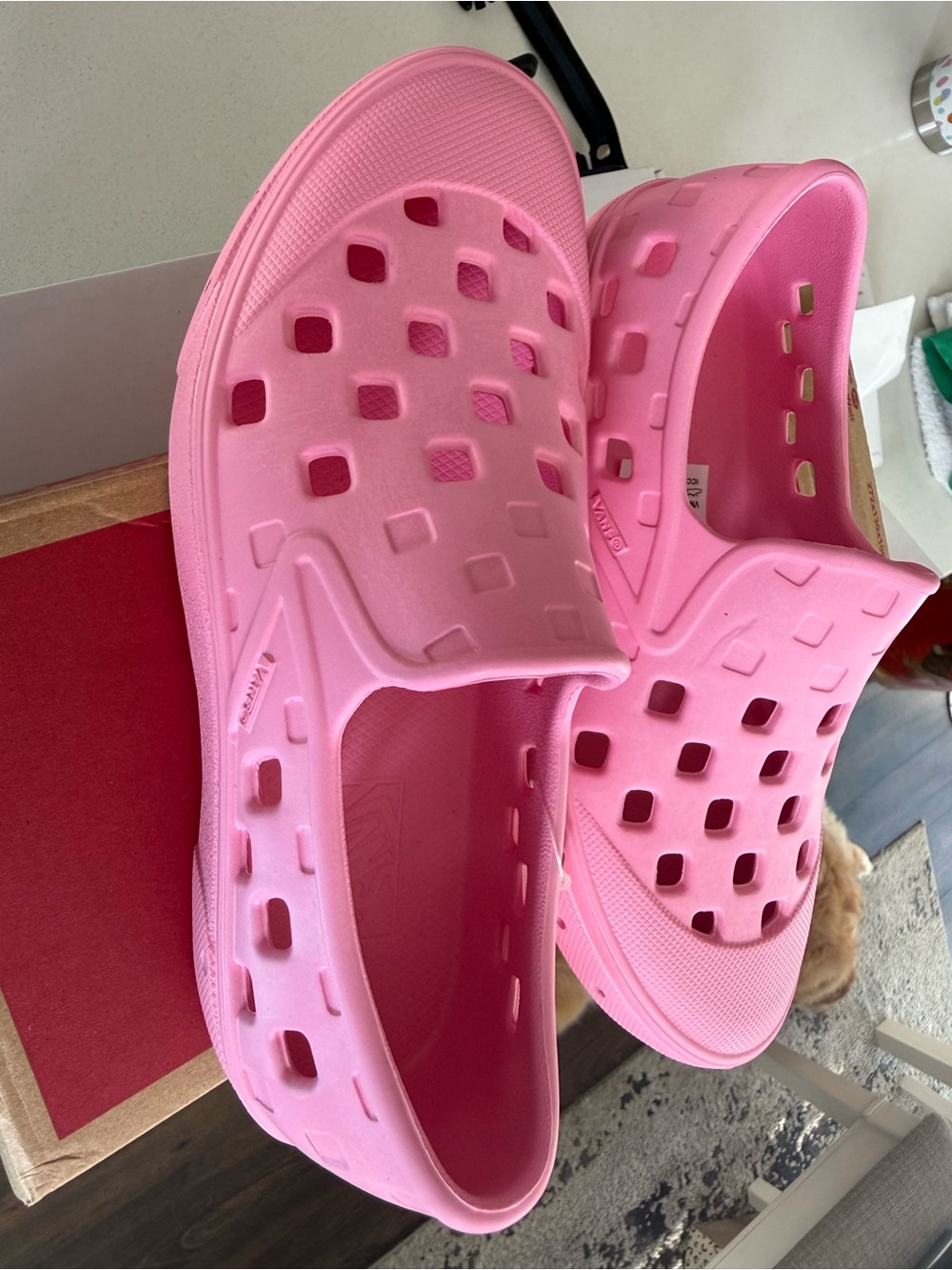New Vans Kids Size 3 Pink Foam Crocs - Bright Bubblegum Pink - Picture 3 of 6